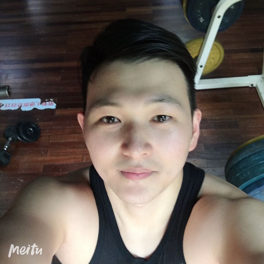 妮微笑时好的照片