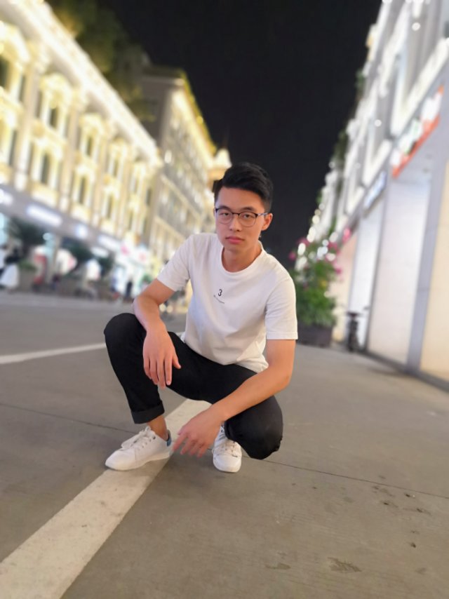闭耳听风的照片