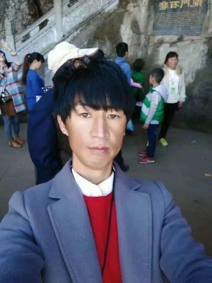 荣荣小屋里的照片