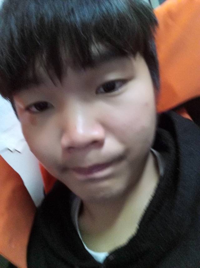 损己的照片