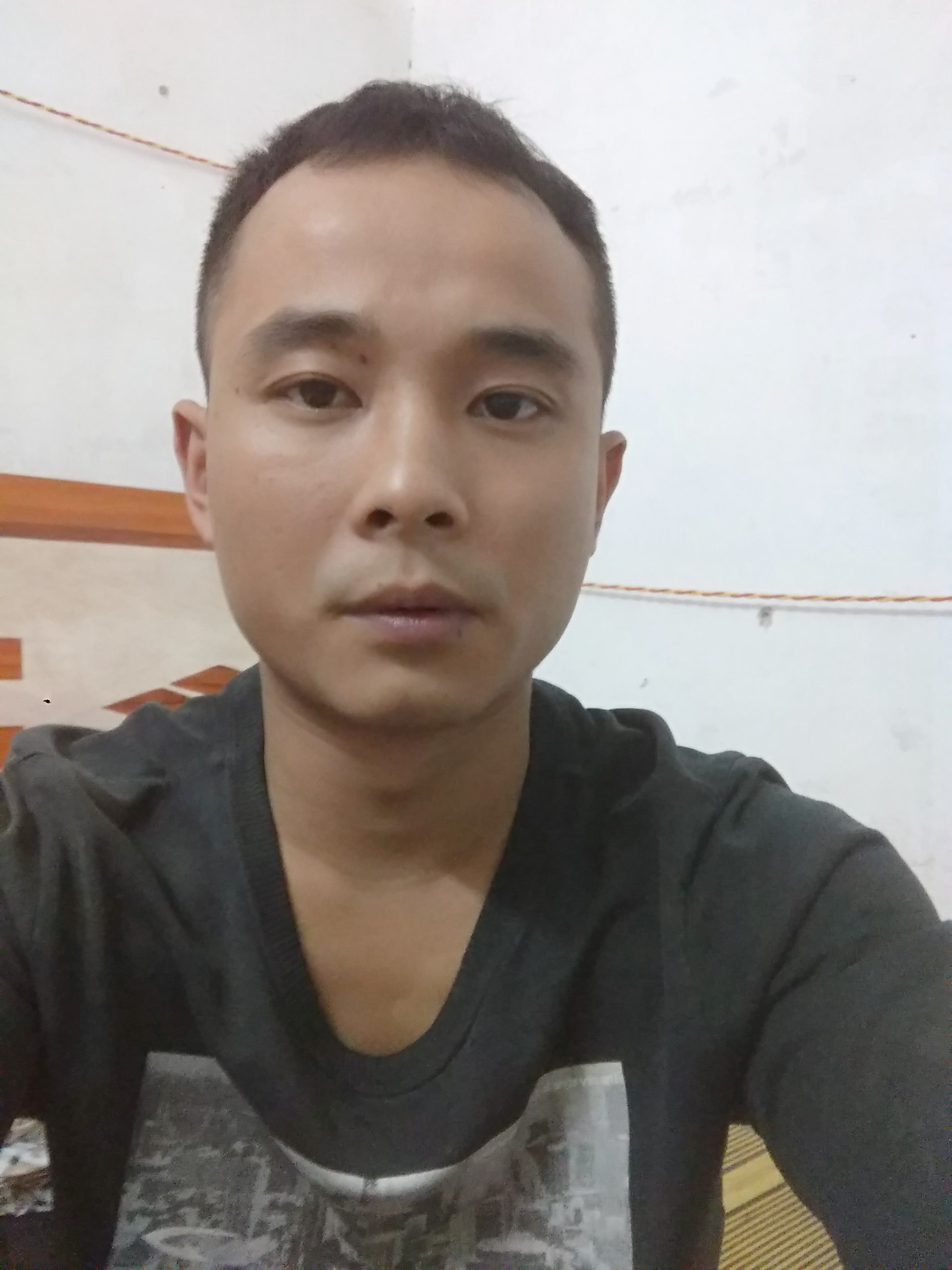 面对✔现实的照片