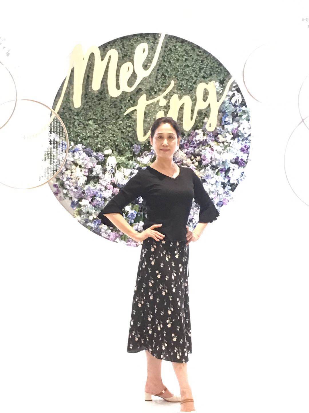 风吹过的小镇的照片