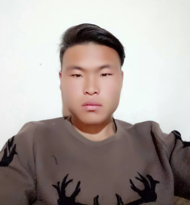 举杯者的照片