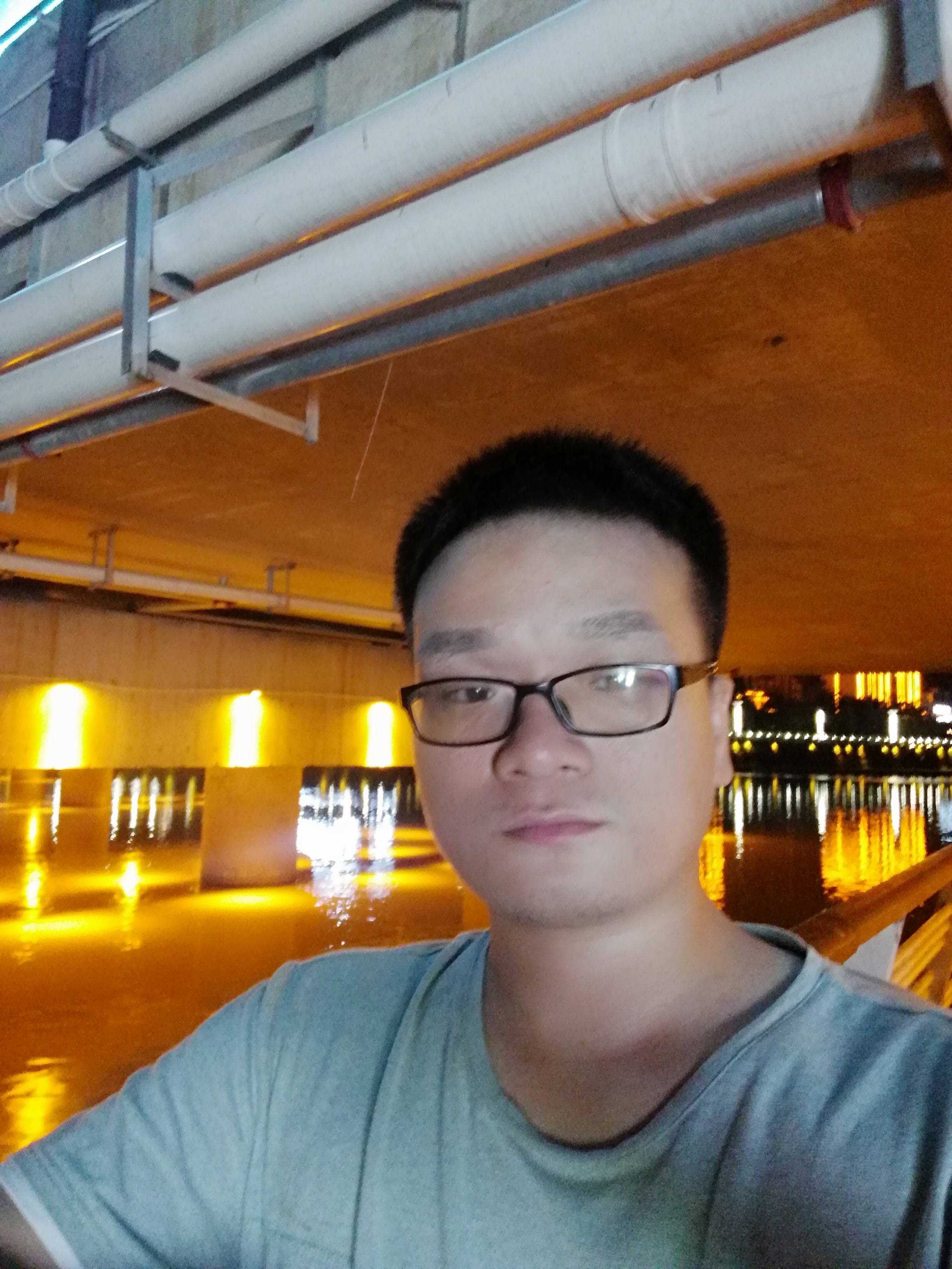 一菲的舅舅的照片