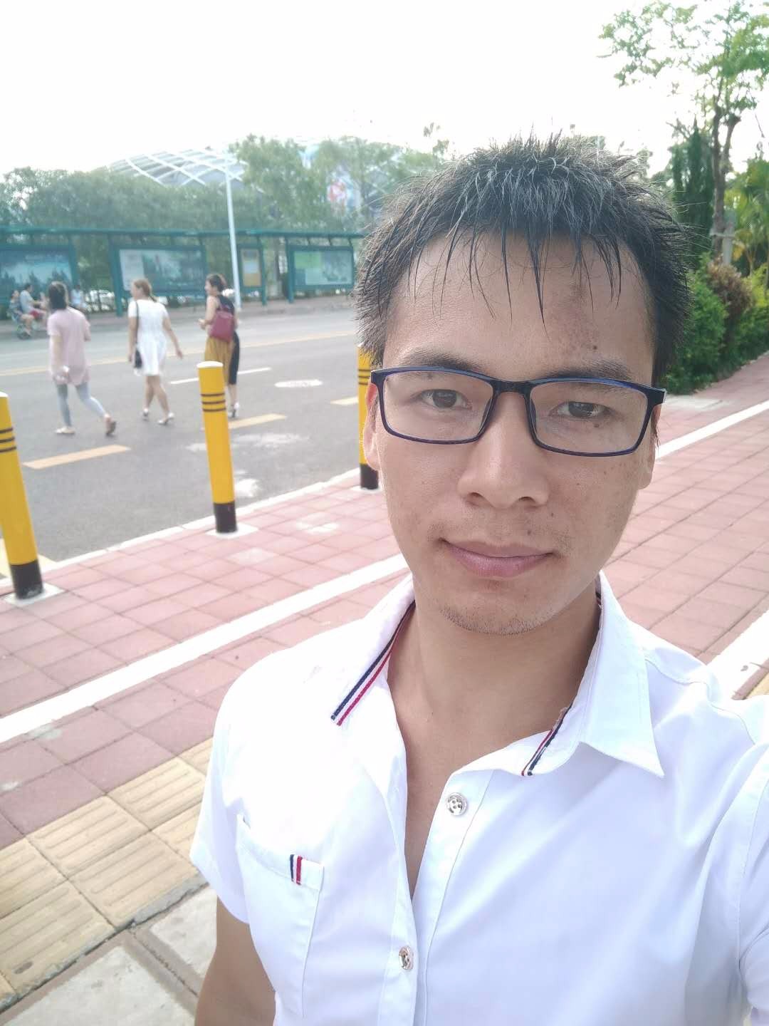蒙其D罗杰的照片
