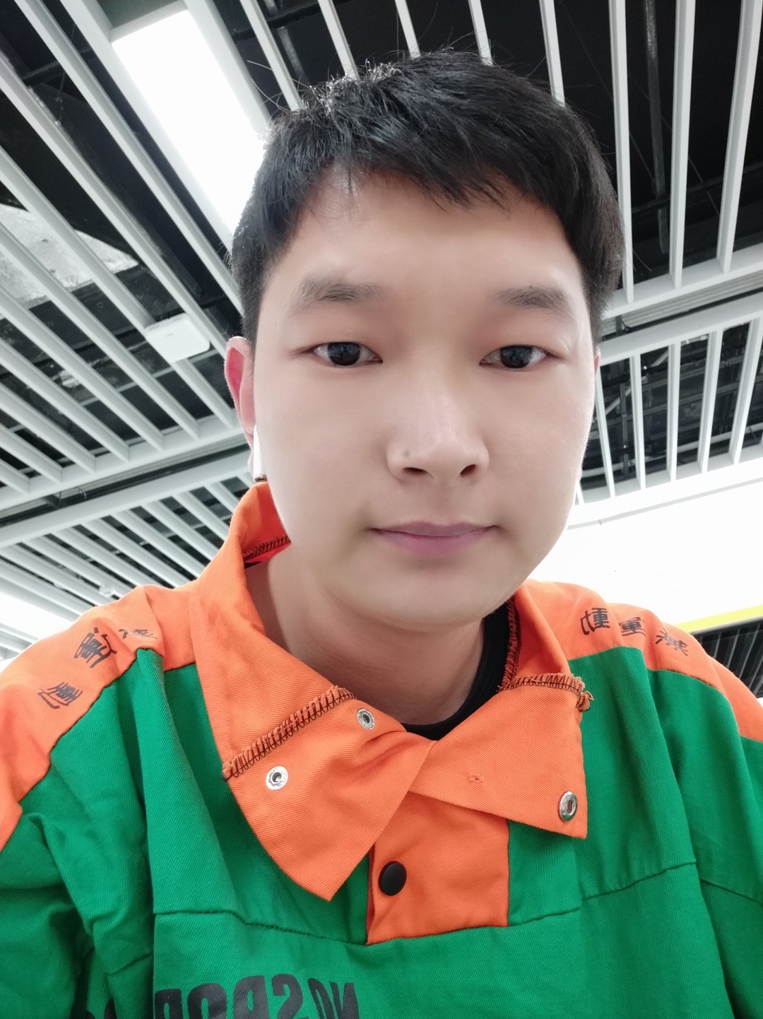 何似少年的照片