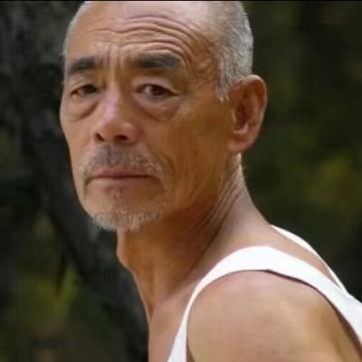四月的田野的照片