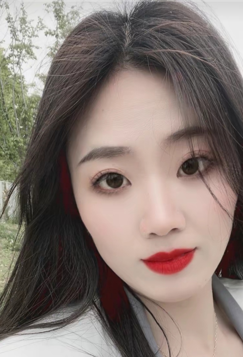 美丽温柔女的照片