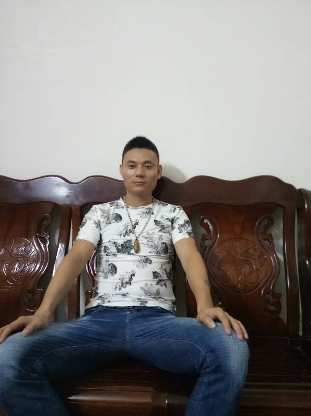 春天里约会的照片