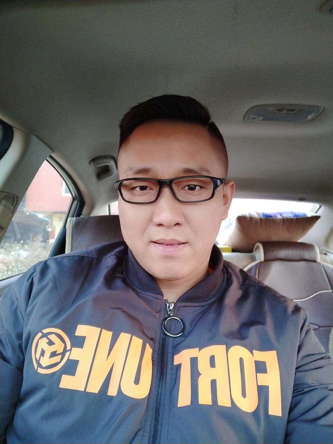 陈伟育的照片