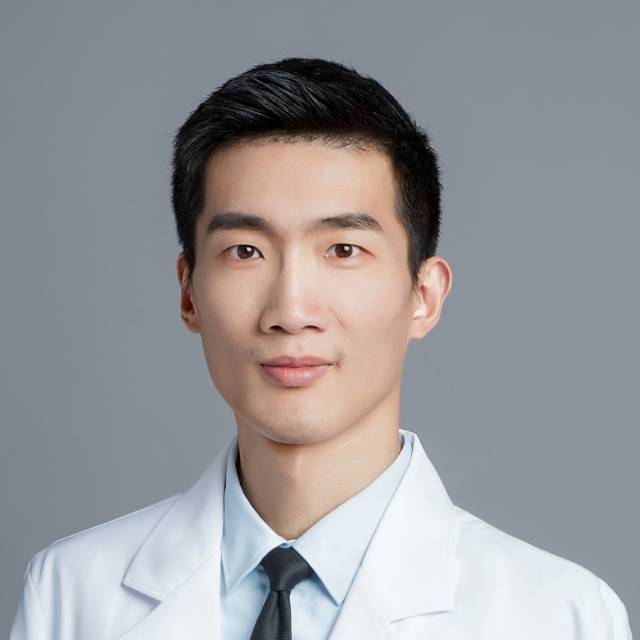 年轻的老中医的照片