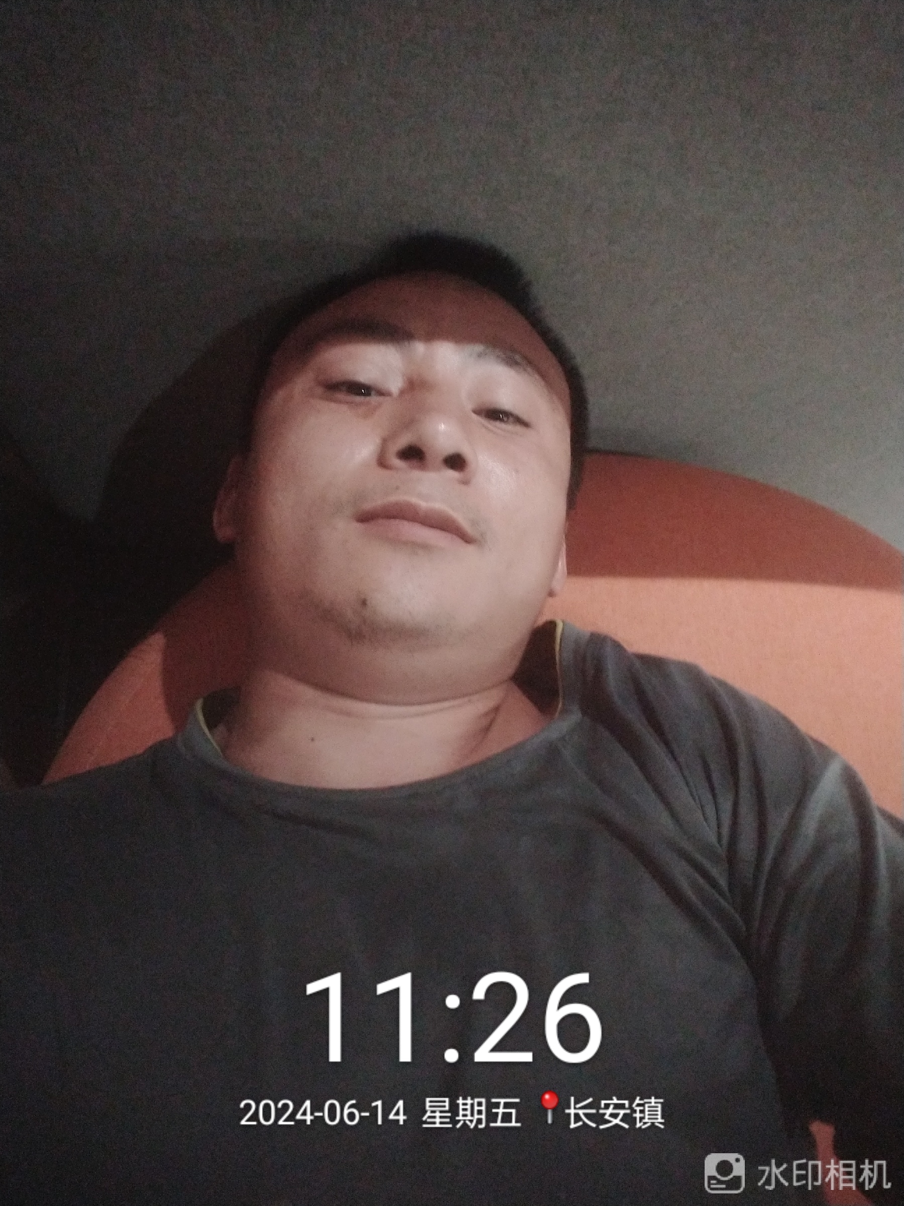搬砖的照片