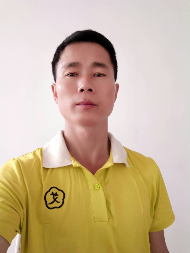 卢柳波的照片
