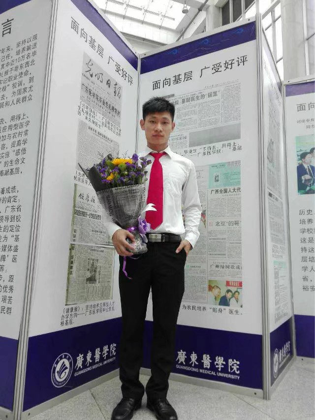 轻言独默的照片