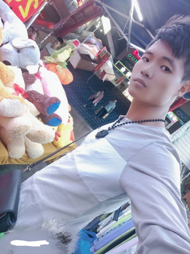 小猪被㑉奇的照片