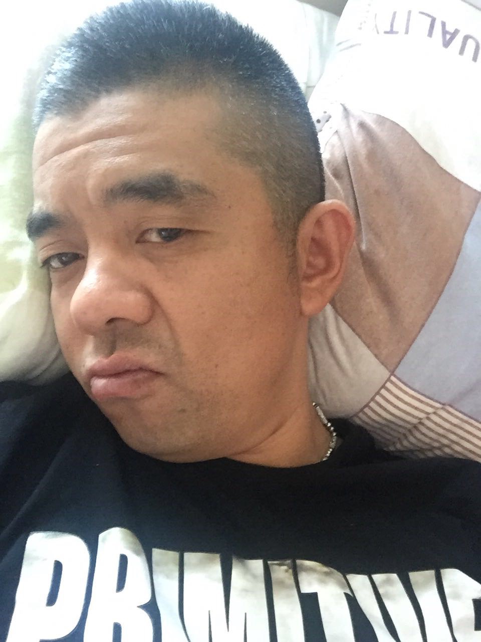 指着的照片