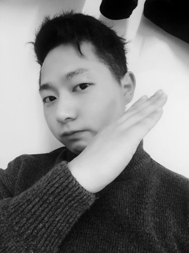丘墨的照片