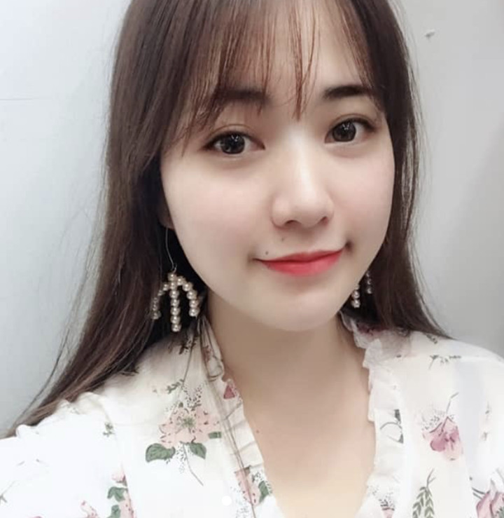 初夏少女的照片