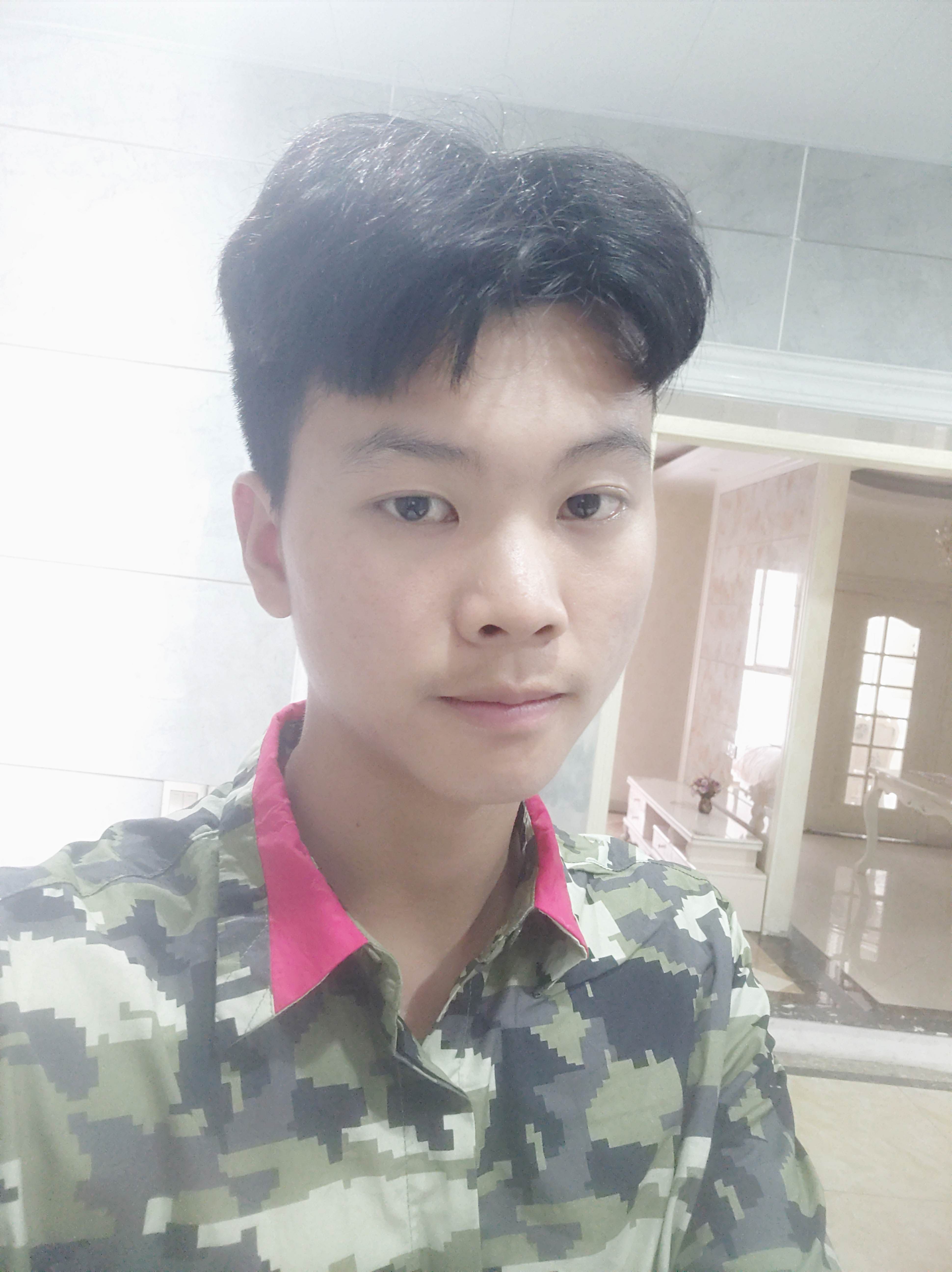 爱打篮球的蔡徐坤的照片