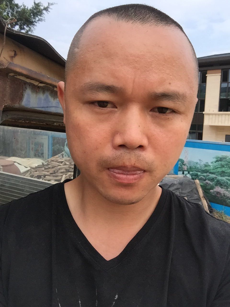 被世界抛弃的男人的照片