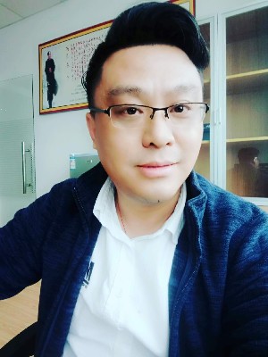 吕望的照片