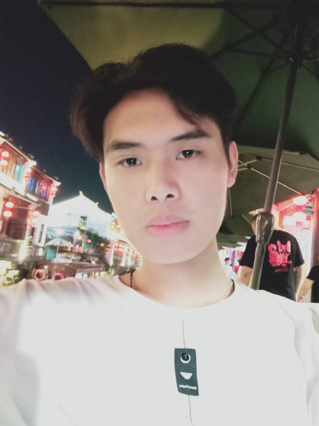 夜卜（）的照片