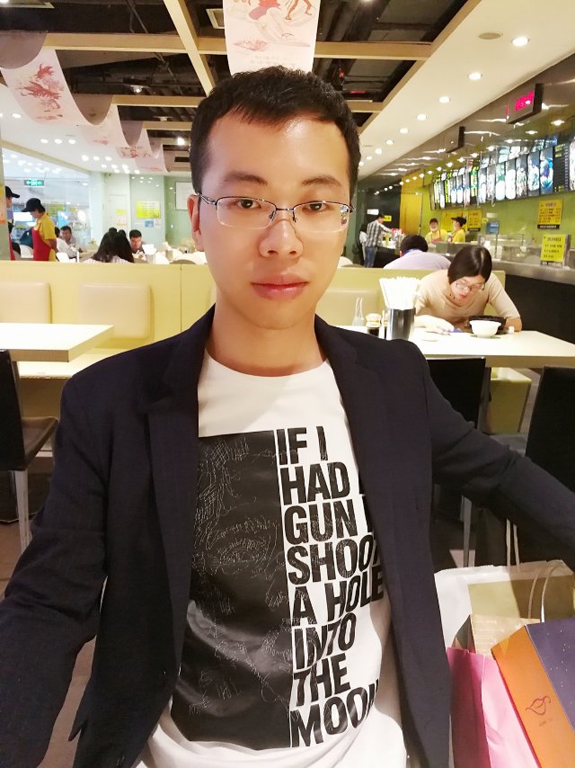 苍狼逐月的照片