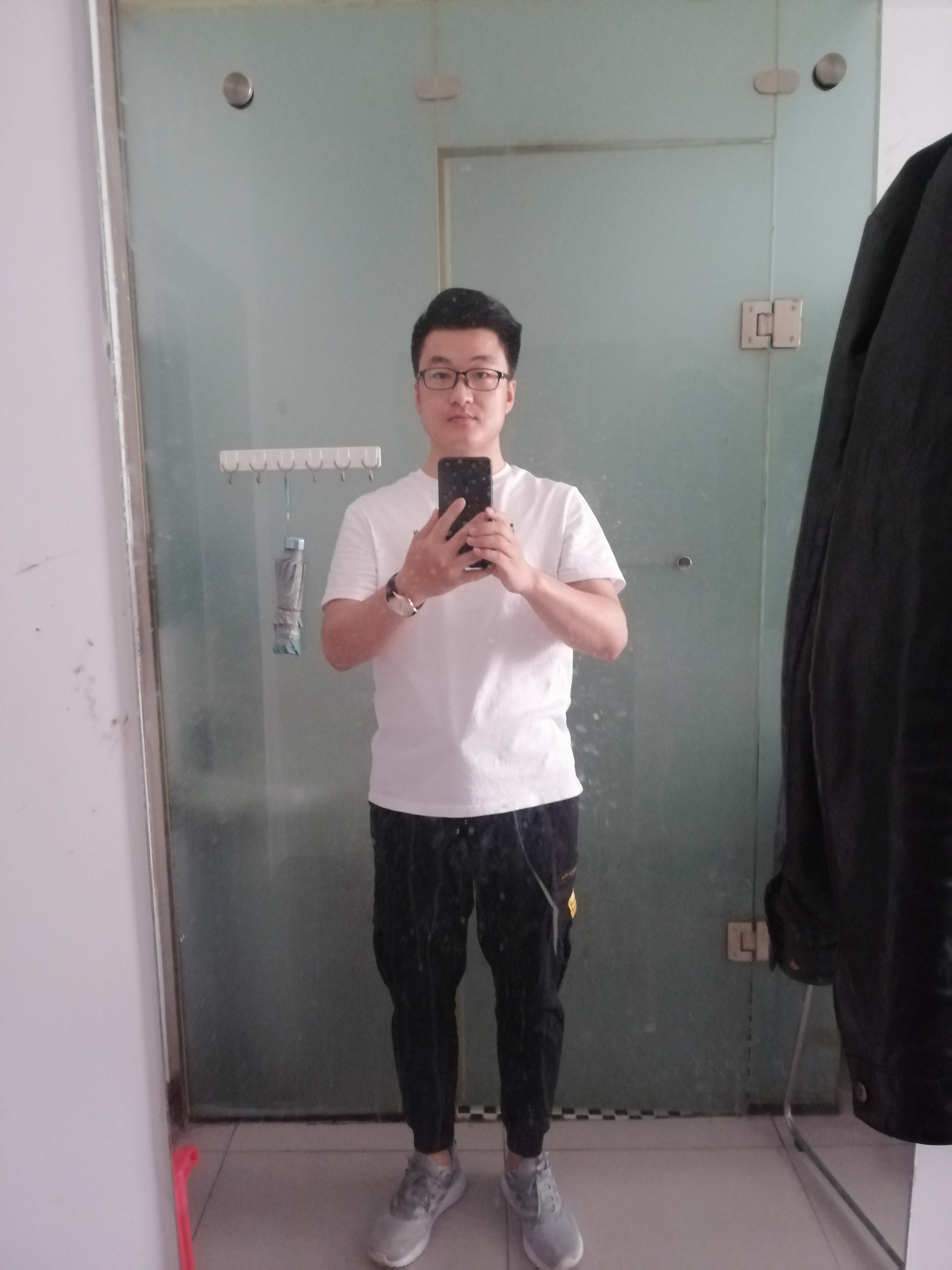 差不多男孩的照片