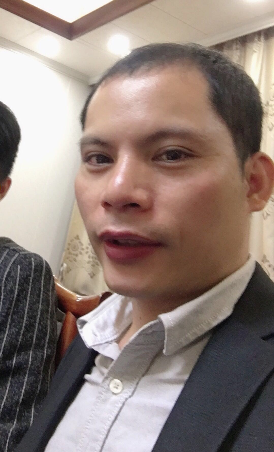 在路上寻找爱爱的照片