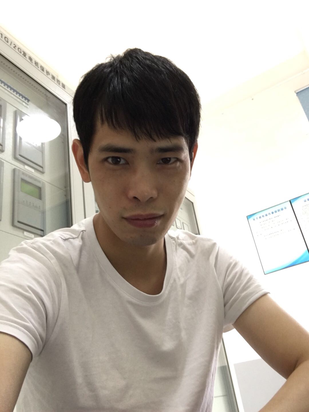 确认眼神的你的照片
