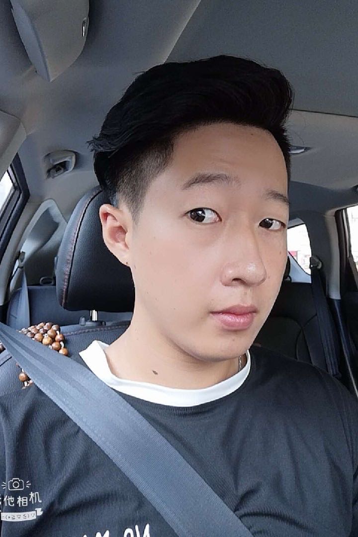 迷茫的狮子的照片