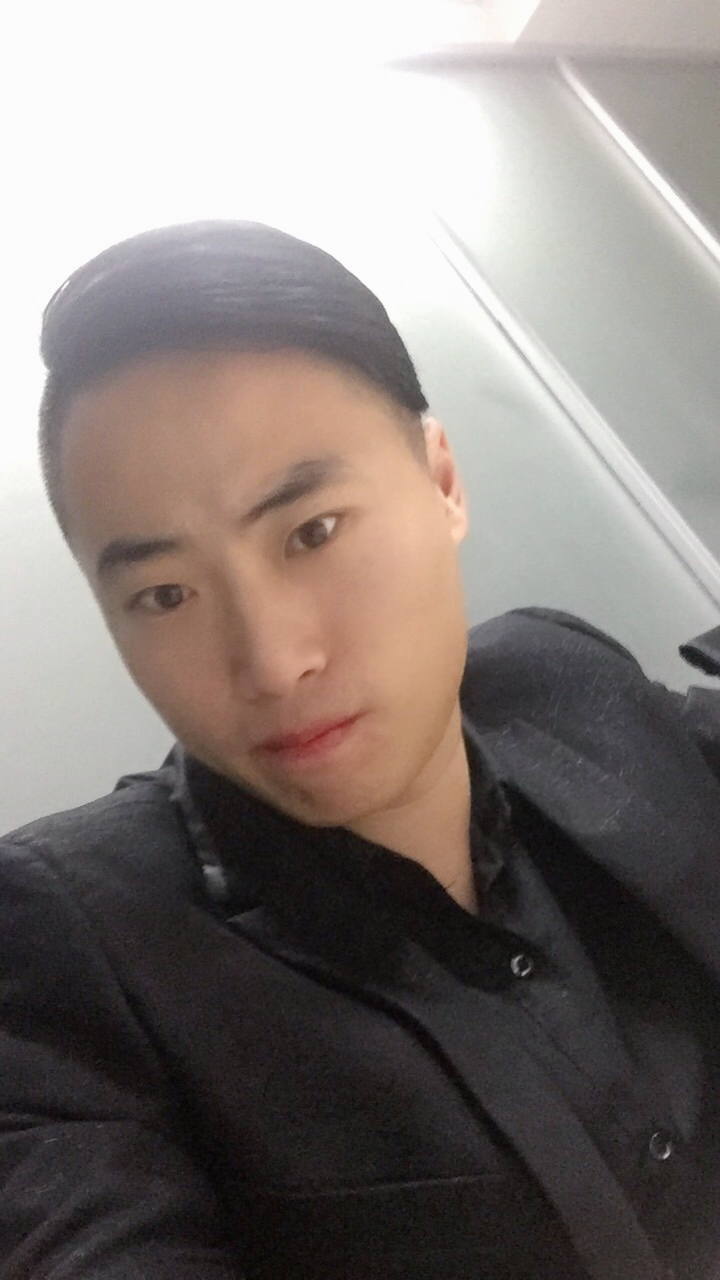 奋斗的小伙子的照片