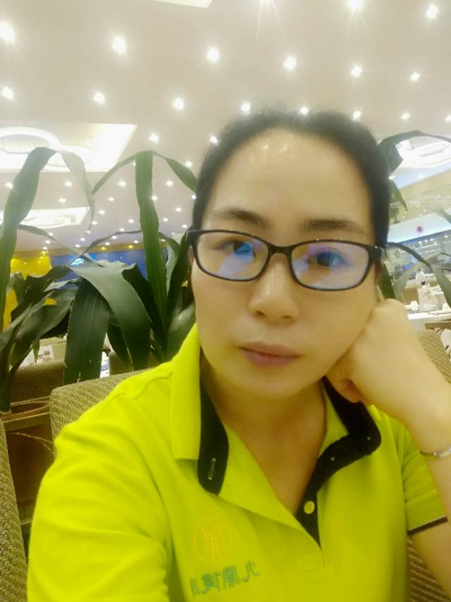 悠悠草美媚的照片
