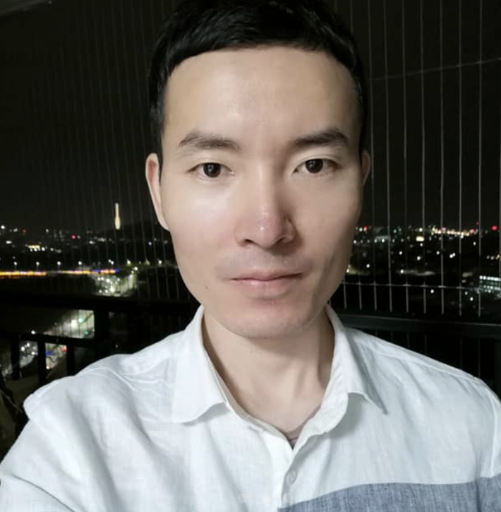 瓦片带霜的照片