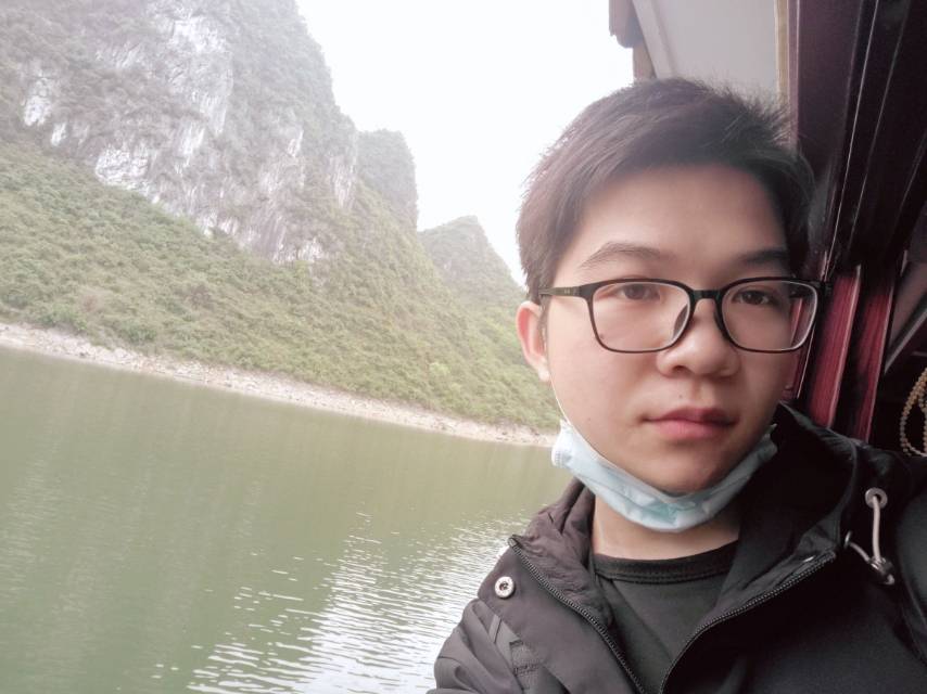 安分守己的男生的照片