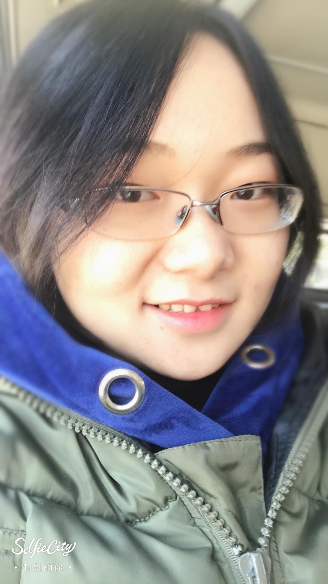 窗外的多肉开花啦的照片