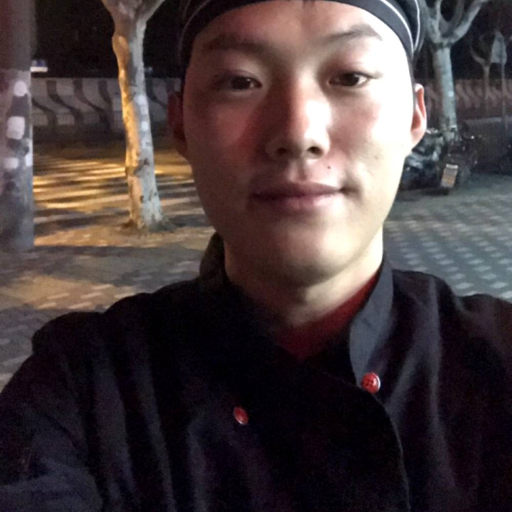 吕艳龙的照片