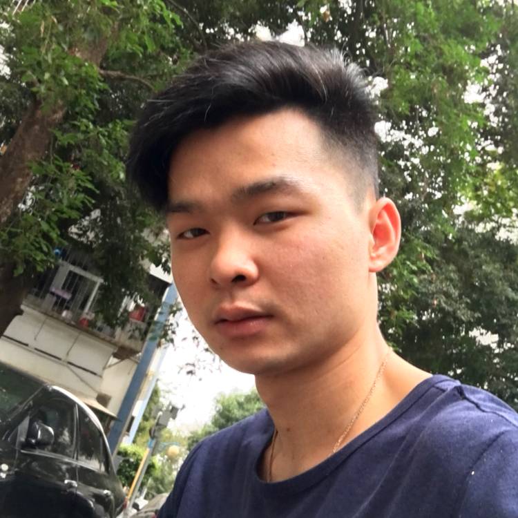 小男孩的羞涩的照片
