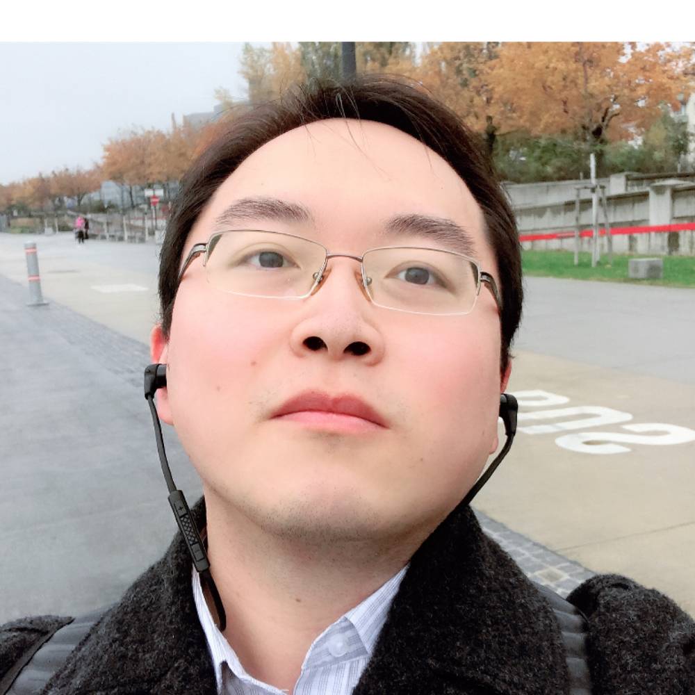 欢呼电源的照片