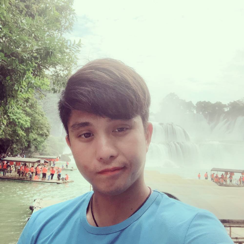 黯然蓝天的照片