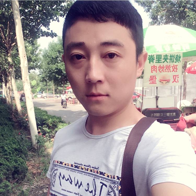 一个人凉笙的照片