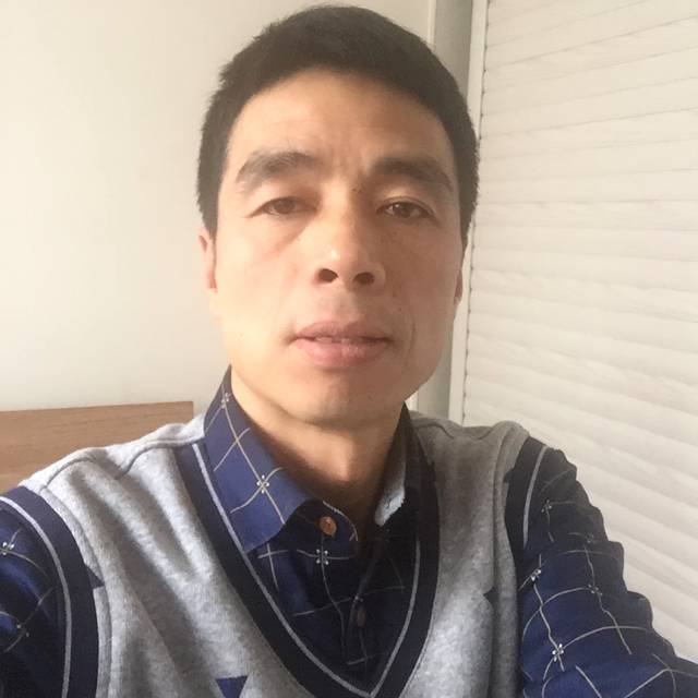 激动砖头的照片