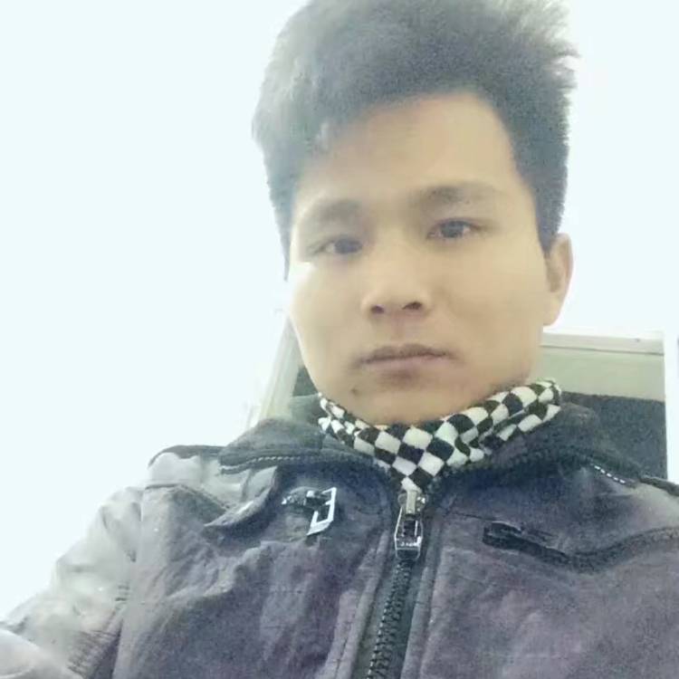 一滴泪滑落的照片