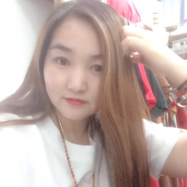 错落笑靥的照片