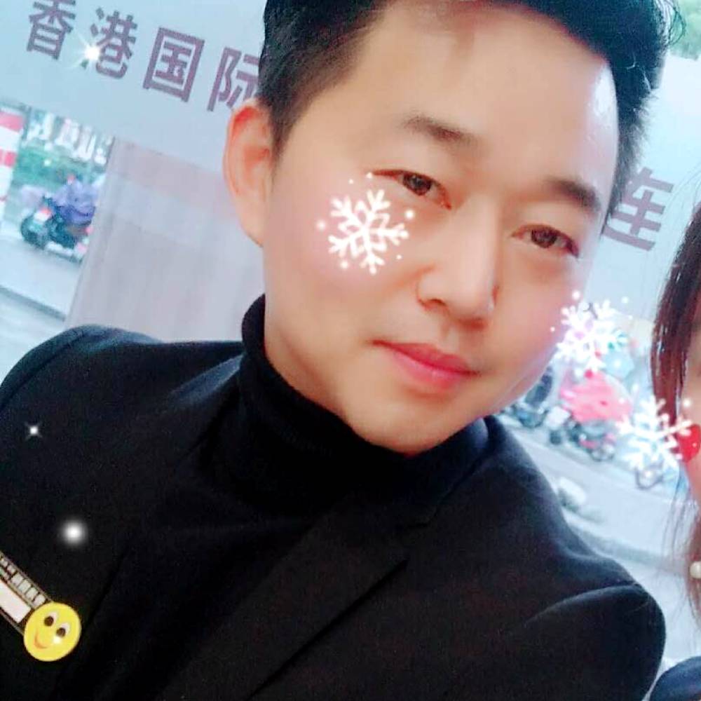 受伤的马的照片