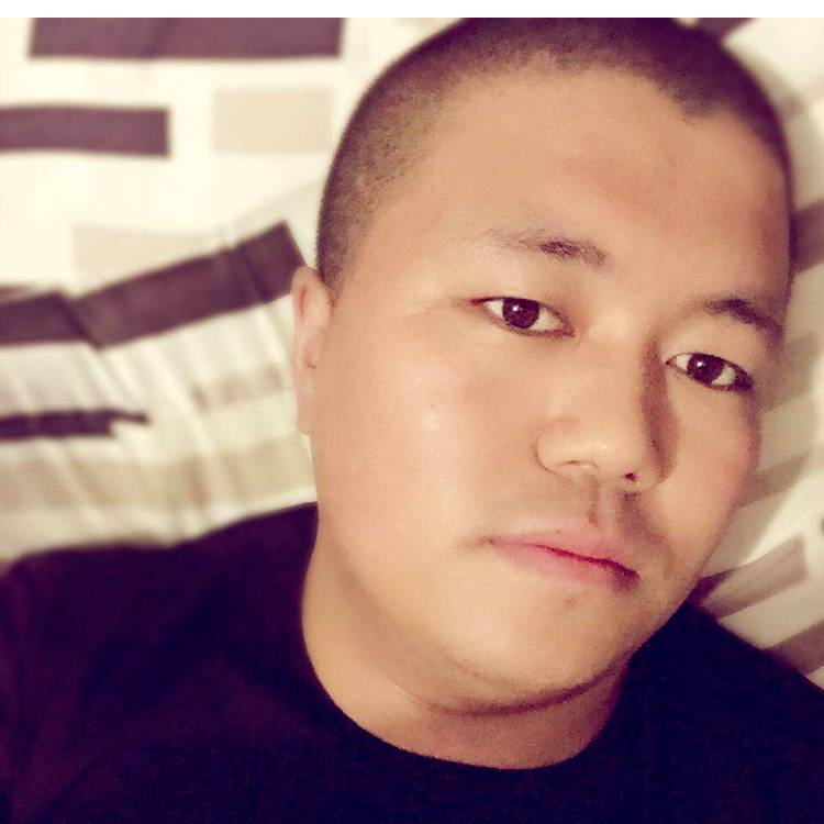 找不到女人的男人的照片