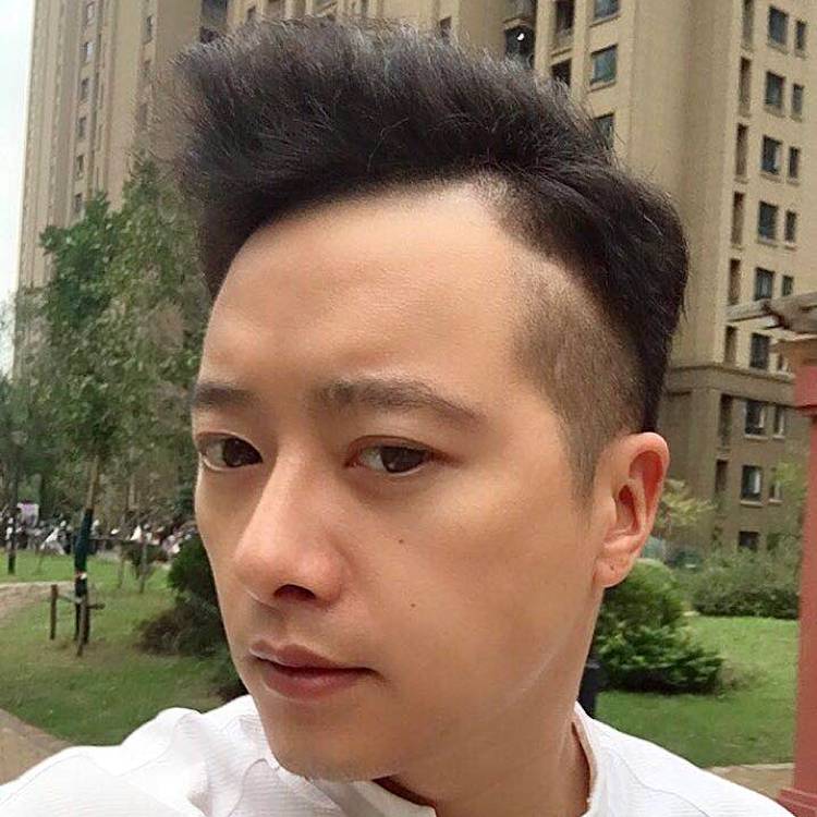 小河边的小河的照片