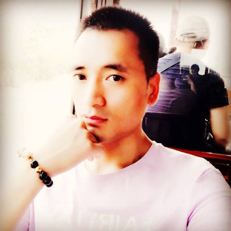 缥缈长颈鹿的照片