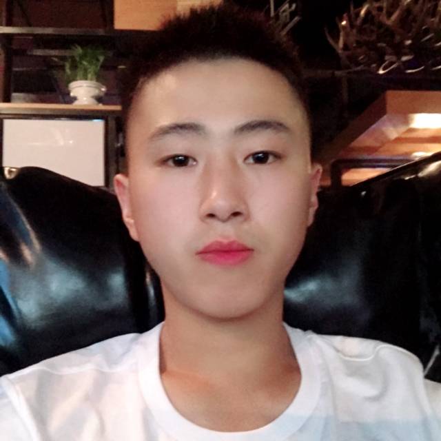 微笑，纯属礼貌的照片