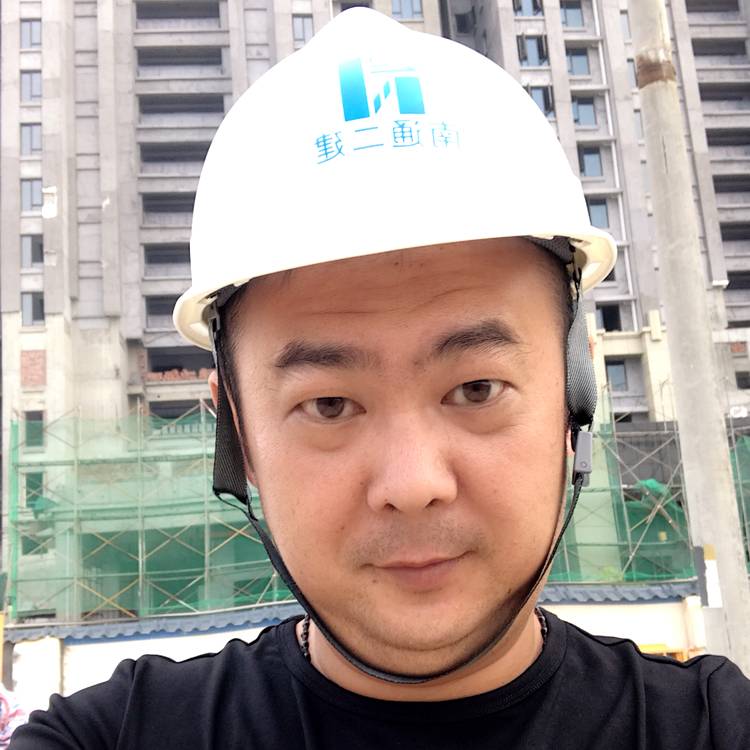 站在机场等我的船的照片